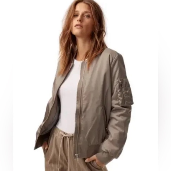 Aritzia The Group Babaton Gilman Bomber - Picture 2 of 10